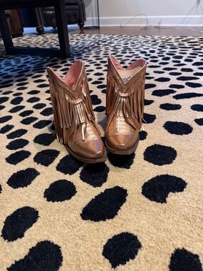 NWT Junk Gypsy Rose Gold Spitfire Metallic Fringe Ankle Booties